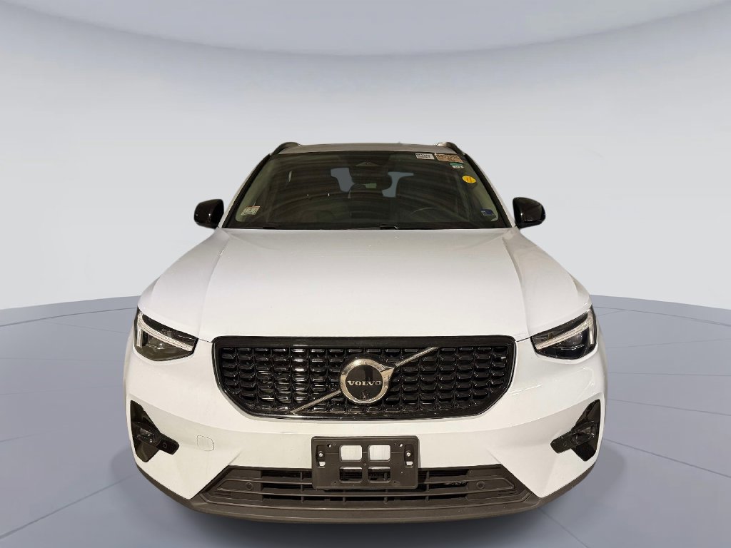 Used 2026 Volvo XC40 B5 Plus AWD/4WD image 2