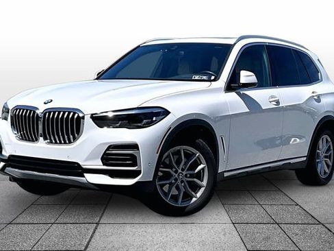 Used 2022 BMW X5 xDrive40i w/ Parking Assistance Package AWD/4WD image 2