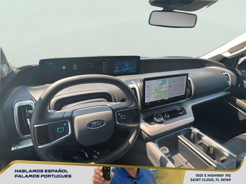 Used 2025 Ford Expedition Active image 17