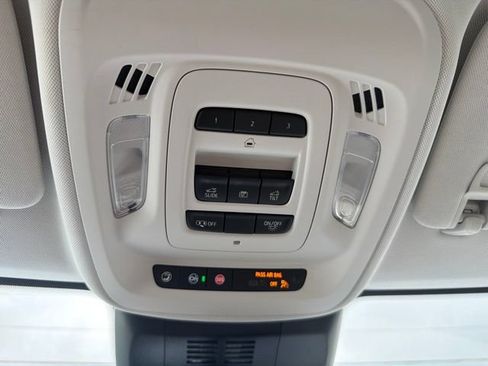 Used 2025 Buick Envision Avenir AWD/4WD image 17