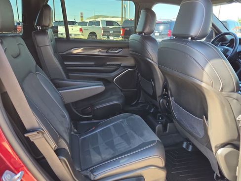 Used 2022 Jeep Grand Cherokee L Laredo image 21