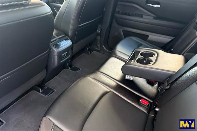 Used 2026 Nissan Pathfinder SL AWD/4WD image 14