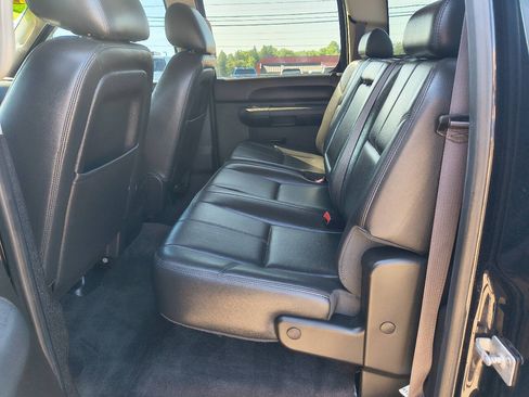 Used 2014 Chevrolet Silverado 2500 LT w/ Custom Sport Truck Package AWD/4WD image 15