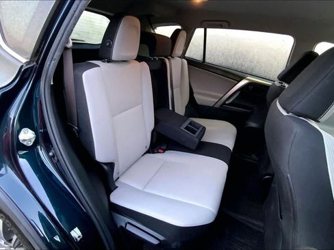 Used 2018 Toyota RAV4 LE AWD/4WD image 27