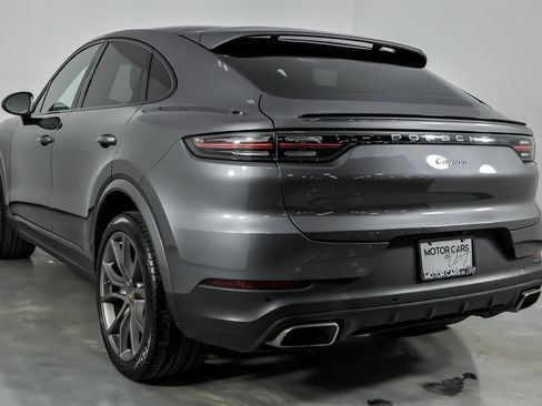 Used 2022 Porsche Cayenne Coupe image 10