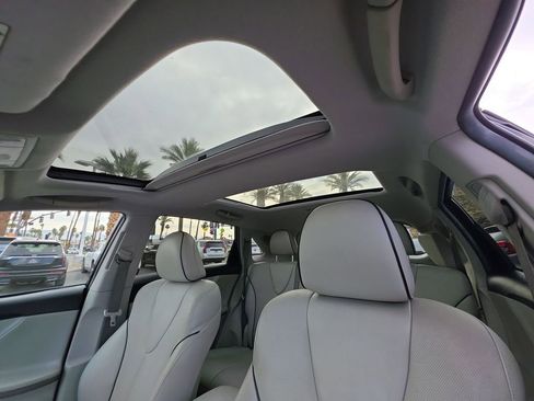 Used 2015 Toyota Venza XLE w/ XLE Premium Package image 19