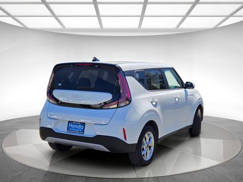 Used 2024 Kia Soul LX w/ Option Group 015 FWD image 3
