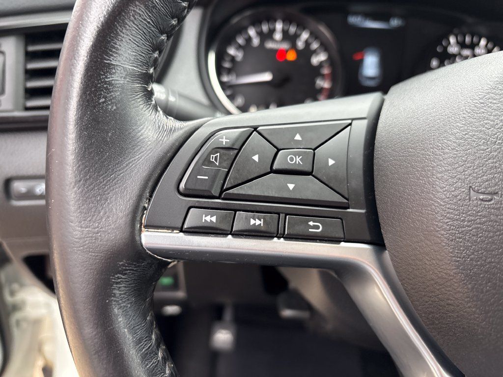 Used 2017 Nissan Rogue SV AWD/4WD image 31