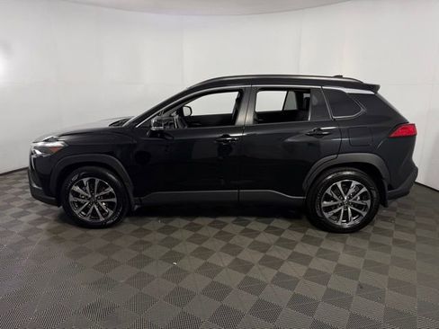 Used 2025 Toyota Corolla Cross XLE w/ Convenience Package image 31