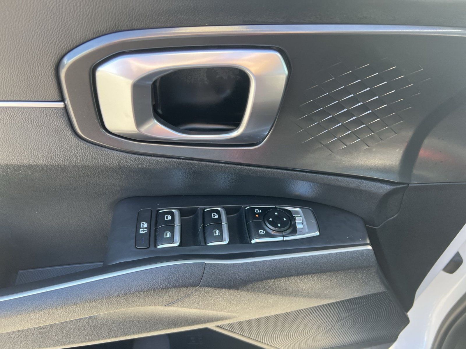 Used 2025 Kia Sorento S FWD image 15