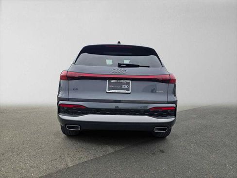 Used 2025 Audi Q5 Premium Plus w/ Premium Plus AWD/4WD image 4