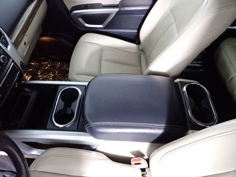 Used 2016 Nissan Titan SL image 39