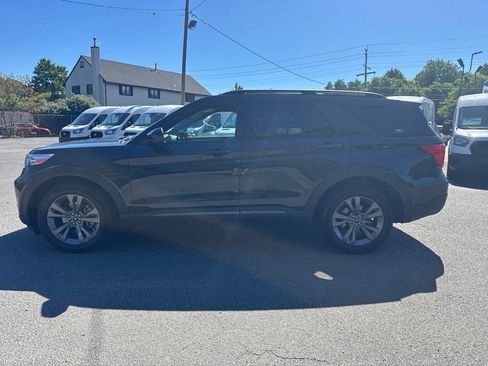 Used 2023 Ford Explorer XLT w/ Equipment Group 202A AWD/4WD image 2