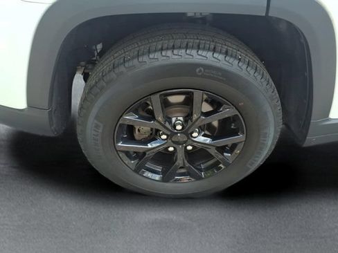 Used 2024 Jeep Grand Cherokee Altitude AWD/4WD image 9