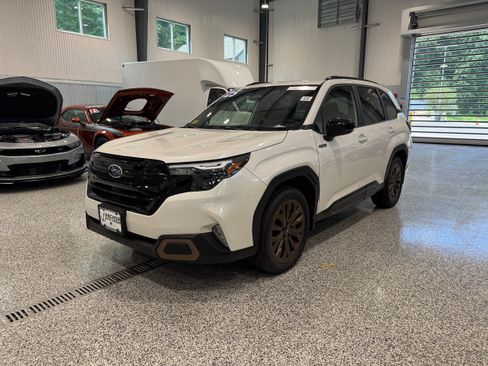 Used 2025 Subaru Forester Sport AWD/4WD image 1
