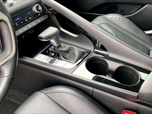 Certified 2023 Hyundai Elantra Limited FWD image 17