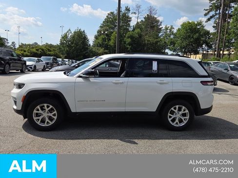 Used 2023 Jeep Grand Cherokee Limited AWD/4WD image 4