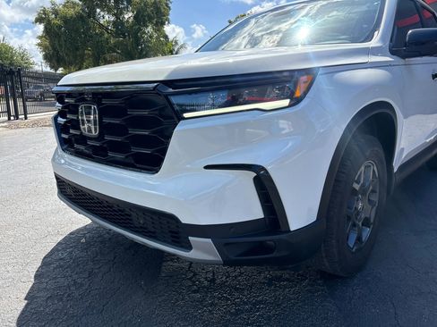 Used 2025 Honda Pilot TrailSport image 35