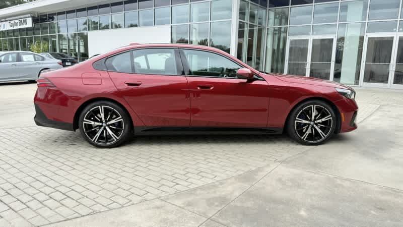 Used 2026 BMW 530i w/ M Sport Package RWD image 7
