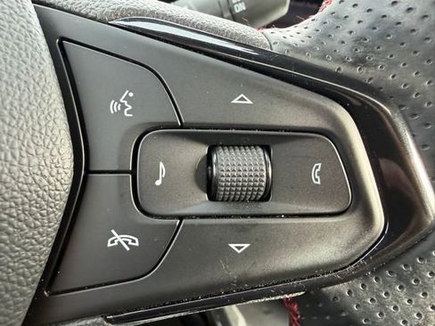 Used 2025 Chevrolet Trax RS w/ Sunroof Package image 17