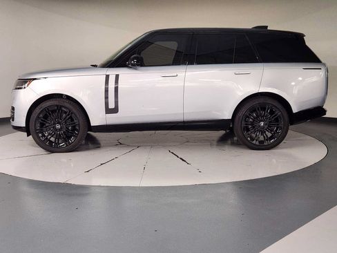 Used 2025 Land Rover Range Rover SE AWD/4WD image 5