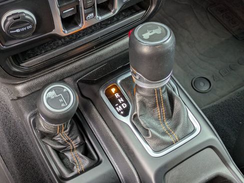 Used 2023 Jeep Wrangler Unlimited Sahara AWD/4WD image 27