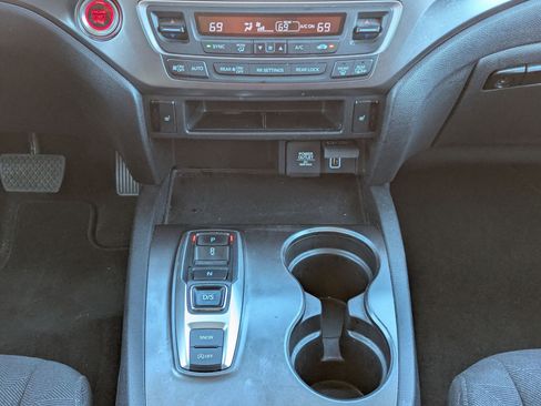 Used 2021 Honda Pilot EX image 18