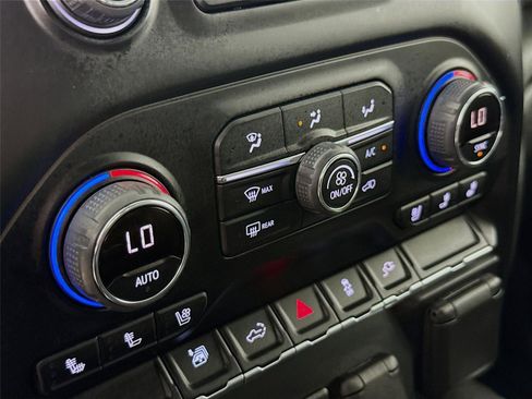 Used 2022 Chevrolet Silverado 2500 LTZ w/ LTZ Convenience Package image 16