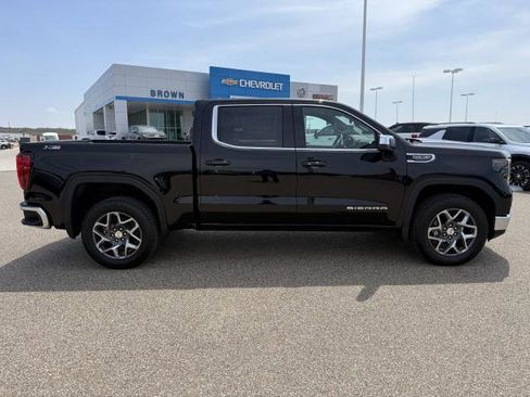 New 2026 GMC Sierra 1500 SLE w/ X31 Off-Road Package AWD/4WD image 11