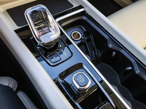 New 2026 Volvo XC60 T8 Ultra w/ Climate Package image 36