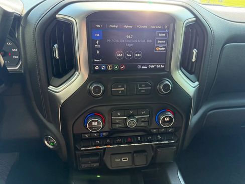 Used 2020 Chevrolet Silverado 1500 LTZ AWD/4WD image 13