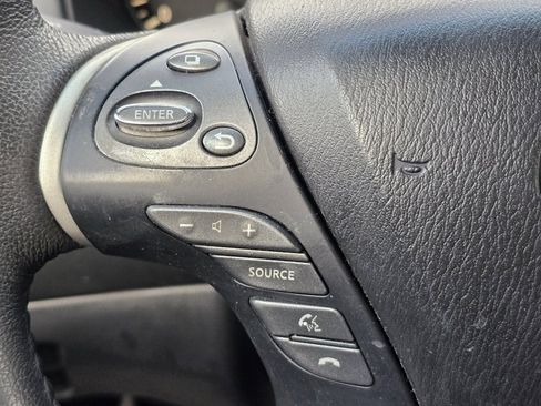 Used 2016 Nissan Pathfinder SV AWD/4WD image 13