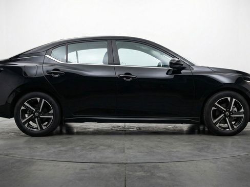 Used 2025 Nissan Sentra SV FWD image 11