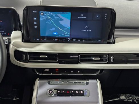 Used 2025 Lincoln Aviator AWD w/ Equipment Group 101A image 17