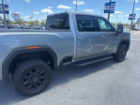 Used 2024 GMC Sierra 2500 AT4 AWD/4WD image 5