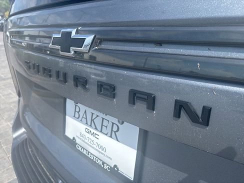 Used 2022 Chevrolet Suburban Z71 image 5