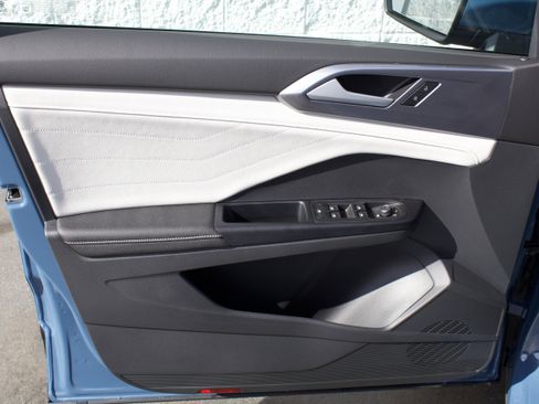 New 2026 Volkswagen Taos SEL AWD/4WD image 9