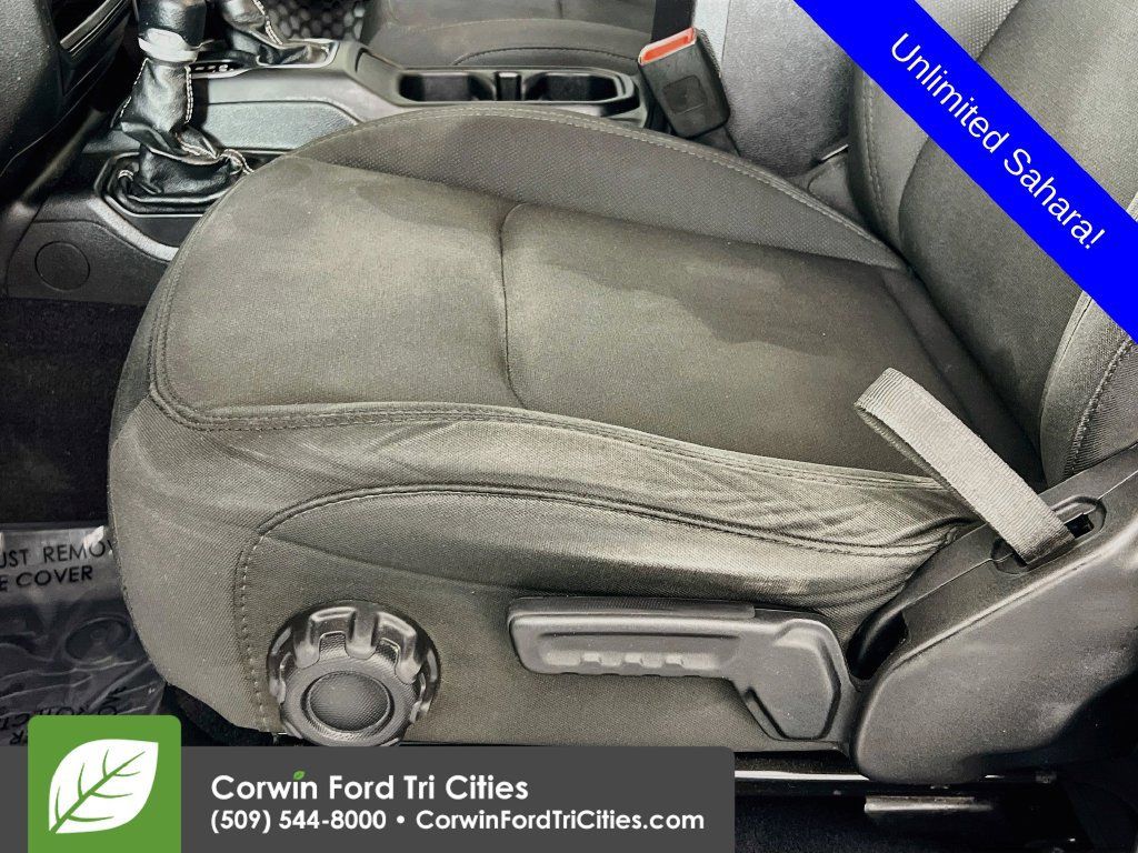 Used 2020 Jeep Wrangler Unlimited Sahara AWD/4WD image 22