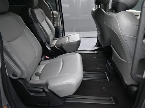 Used 2023 Toyota Sienna XLE image 36