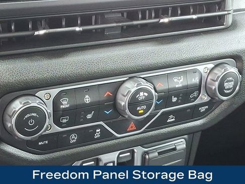 Used 2024 Jeep Gladiator Sport image 20