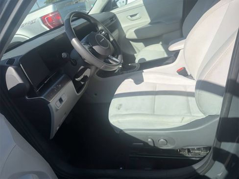 Used 2025 Hyundai Kona SEL FWD image 3
