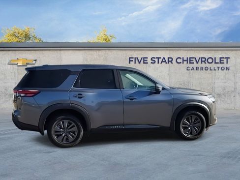 Used 2022 Nissan Pathfinder S image 9