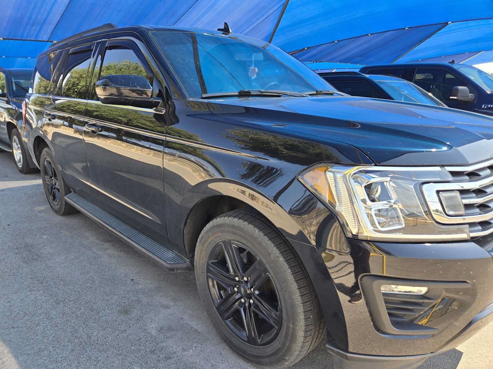 Used 2020 Ford Expedition XLT w/ Black Accent Package RWD image 2