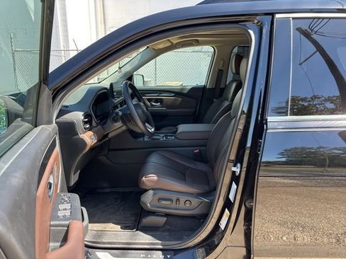 Used 2025 Honda Pilot Elite image 3