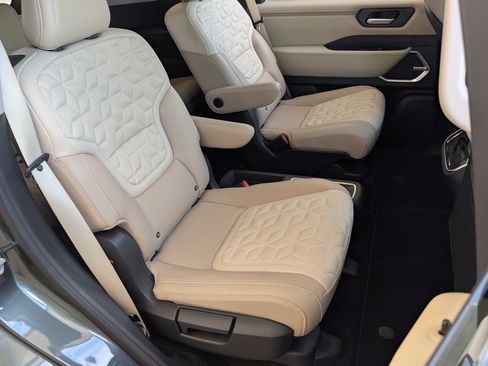 Used 2026 Nissan Armada Platinum RWD image 24