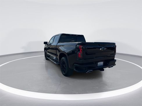 Used 2022 Chevrolet Silverado 1500 High Country w/ Technology Package image 11