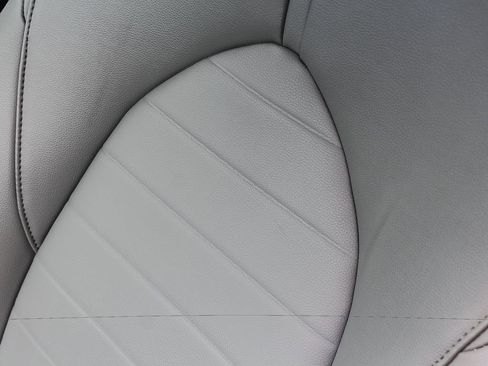 Used 2023 Toyota Highlander XLE FWD image 25
