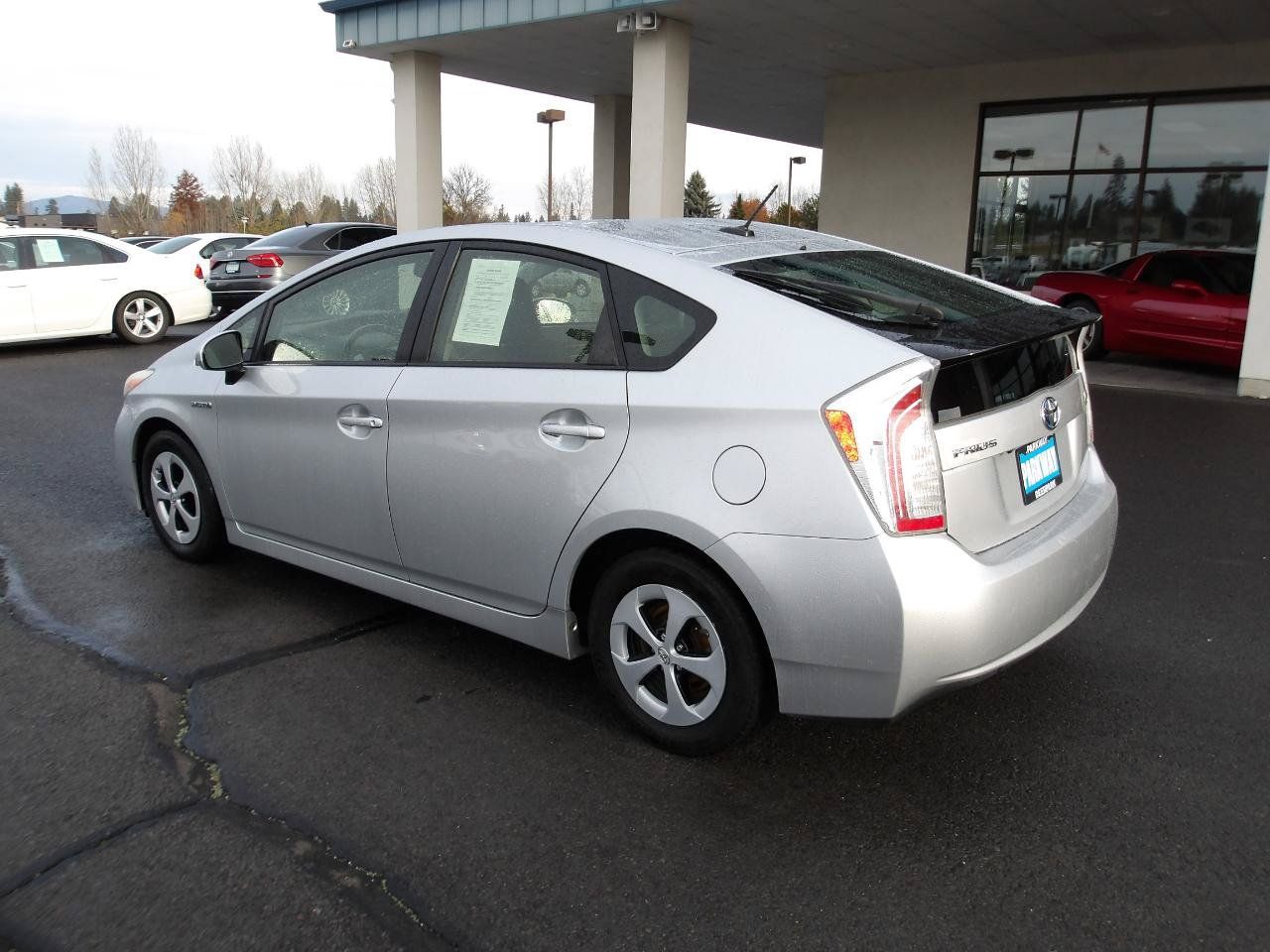 Used 2015 Toyota Prius Four FWD image 3