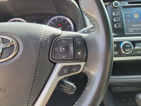 Used 2019 Toyota Highlander SE AWD/4WD image 14