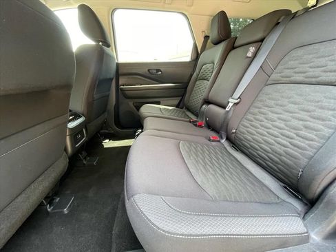 Used 2025 Nissan Pathfinder SV FWD image 4